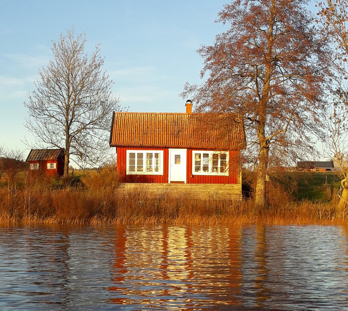 Bild av utsidan av sjöstugan